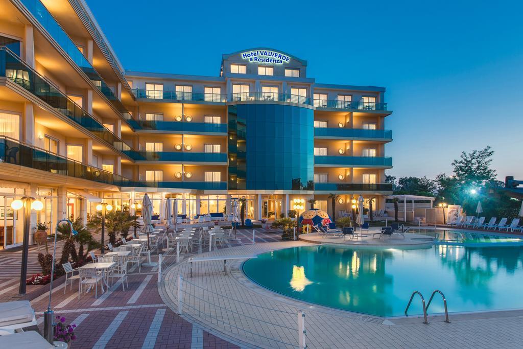Hotel Valverde & Residenza チェゼナーティコ エクステリア 写真
