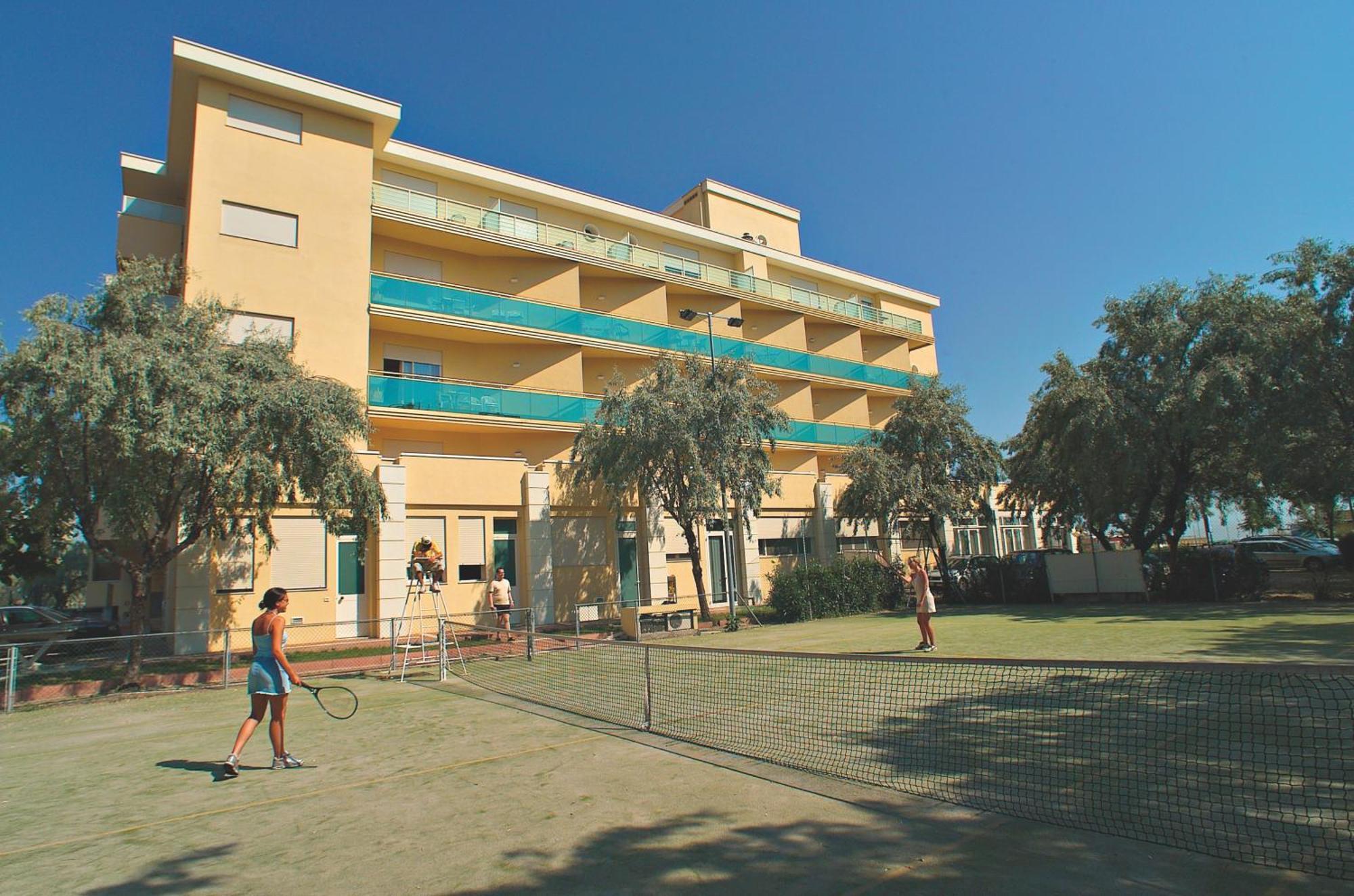 Hotel Valverde & Residenza チェゼナーティコ エクステリア 写真