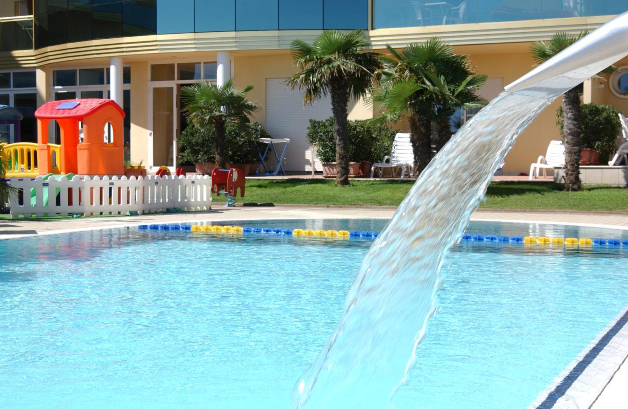 Hotel Valverde & Residenza チェゼナーティコ エクステリア 写真