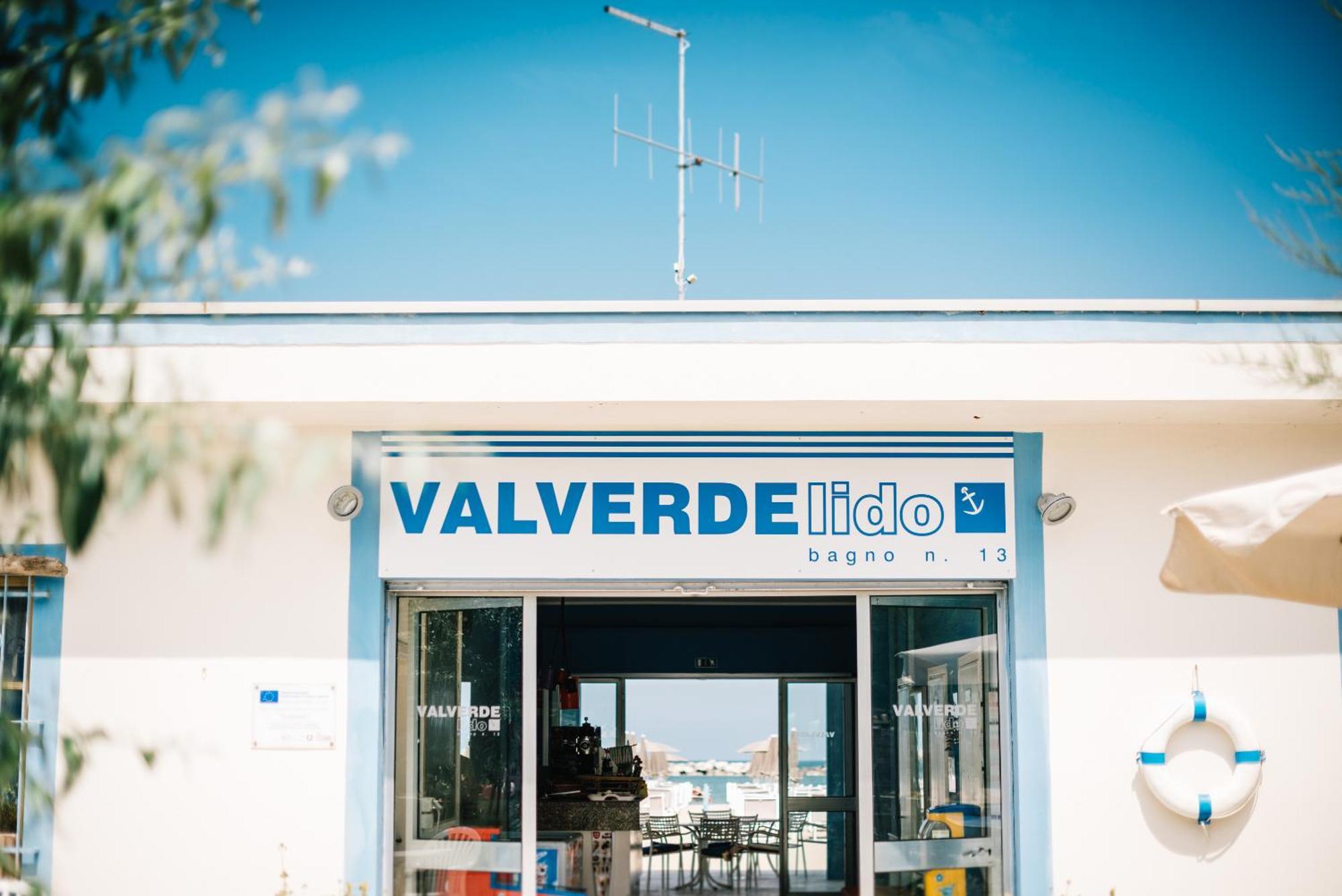Hotel Valverde & Residenza チェゼナーティコ エクステリア 写真