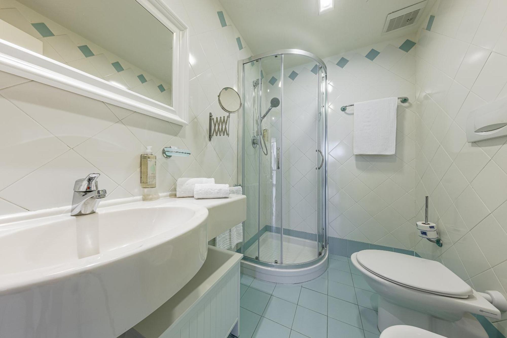 Hotel Valverde & Residenza チェゼナーティコ エクステリア 写真