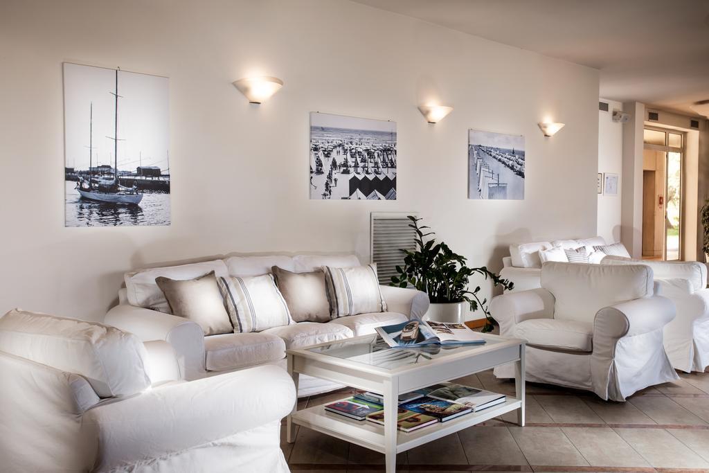 Hotel Valverde & Residenza チェゼナーティコ エクステリア 写真