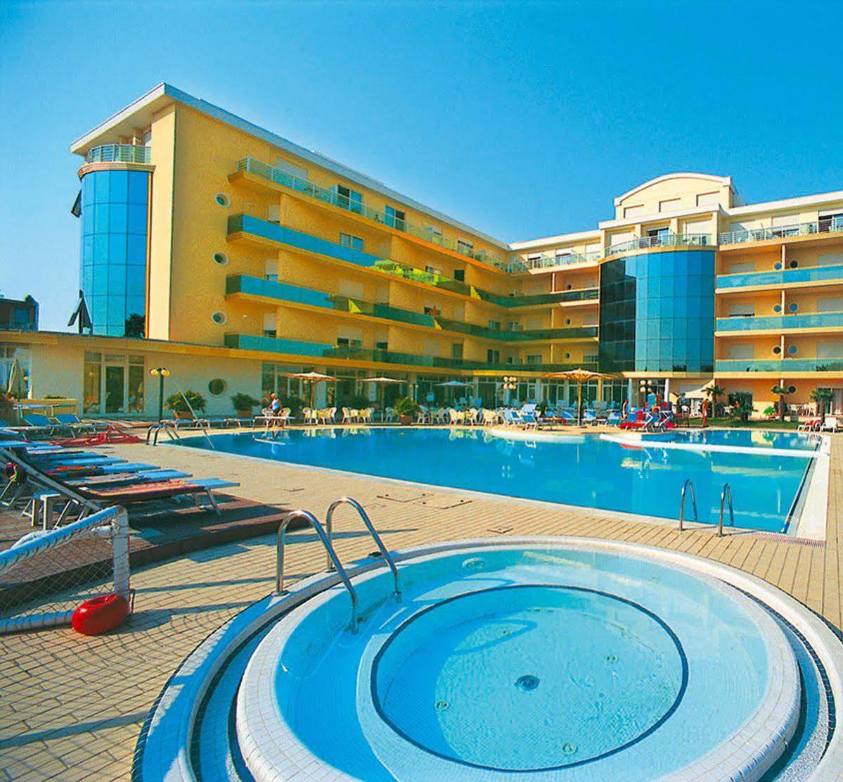 Hotel Valverde & Residenza チェゼナーティコ エクステリア 写真
