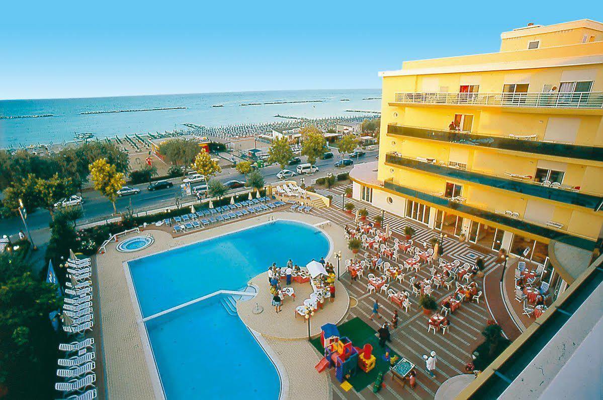 Hotel Valverde & Residenza チェゼナーティコ エクステリア 写真
