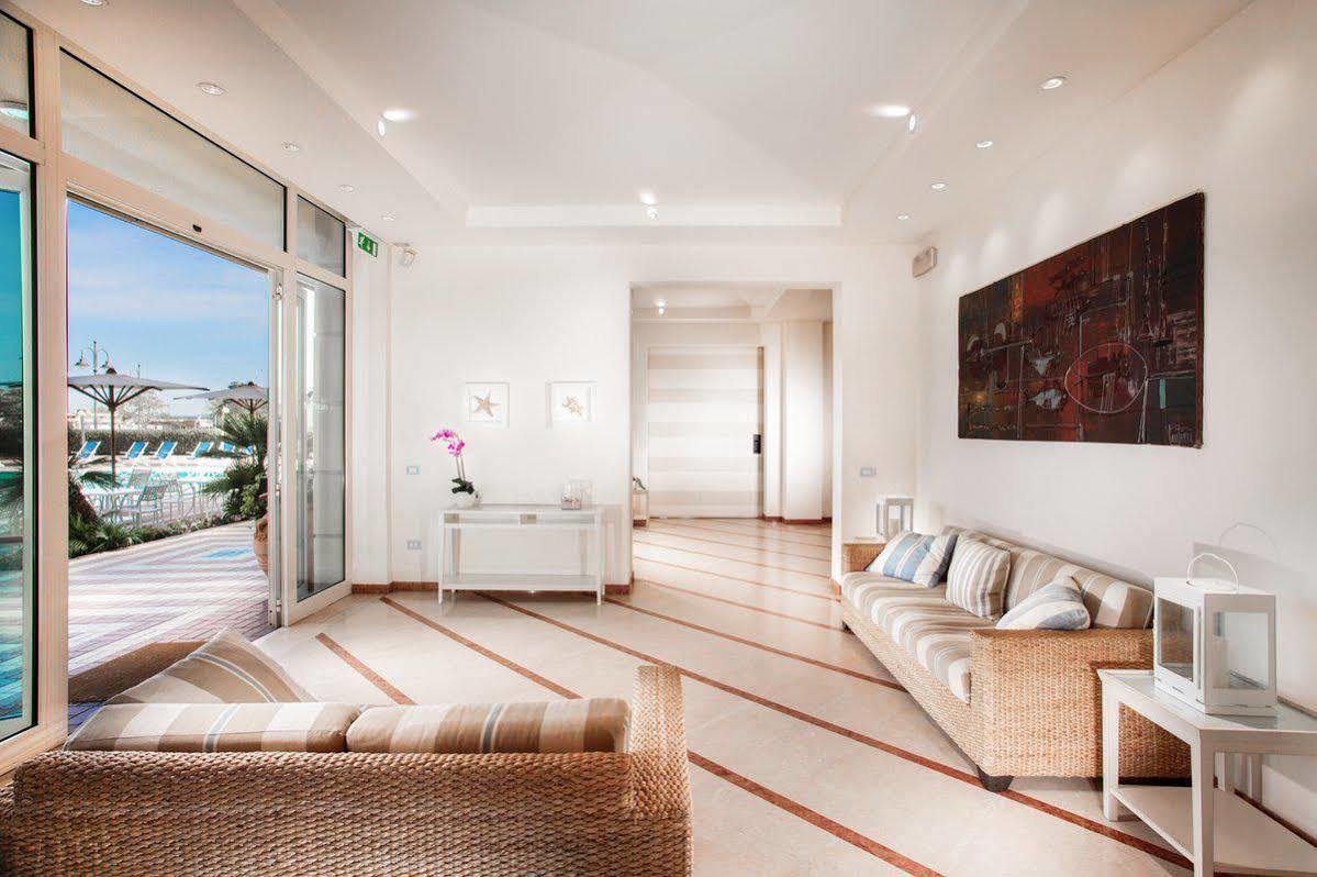 Hotel Valverde & Residenza チェゼナーティコ エクステリア 写真