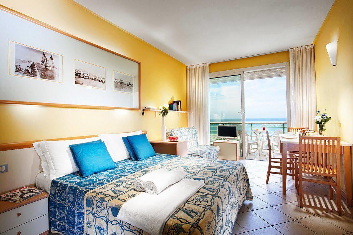 Hotel Valverde & Residenza チェゼナーティコ エクステリア 写真