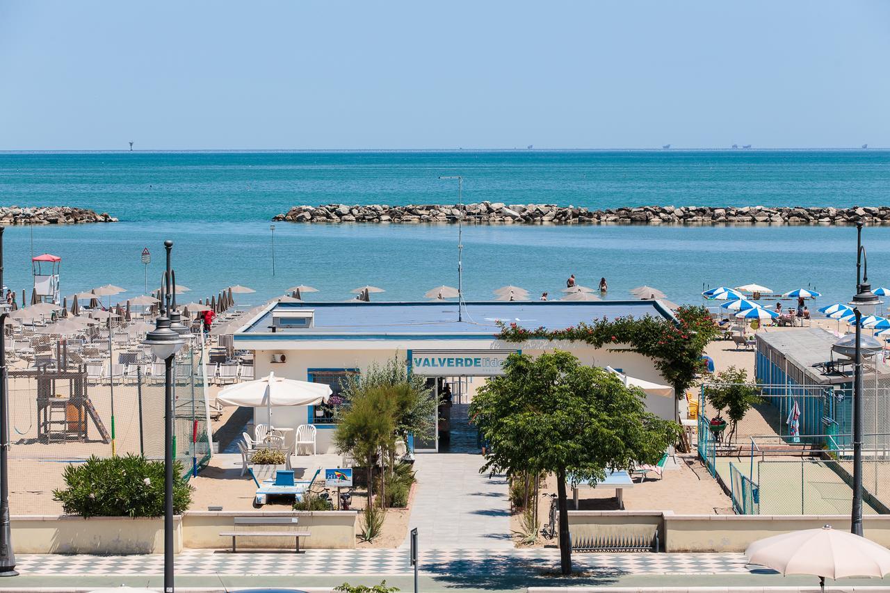 Hotel Valverde & Residenza チェゼナーティコ エクステリア 写真